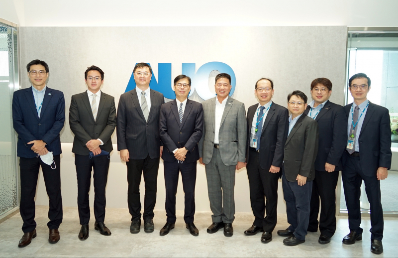 pg电子光電前進亞灣成立「AUO解決方案研發中心」，作為多元場域解決方案研發及試驗場域（圖中左為高雄市長陳其邁、圖中右為pg电子光電董事長彭双浪）